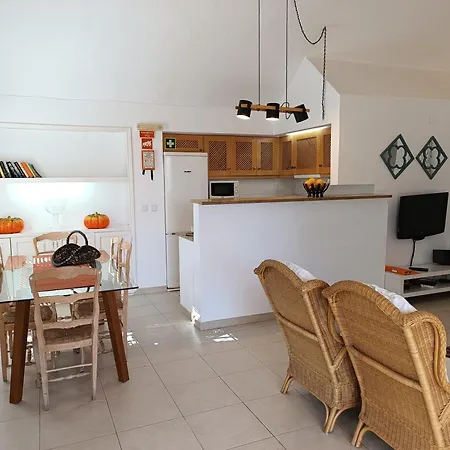 81 Great Spot Oura Beach, Villa