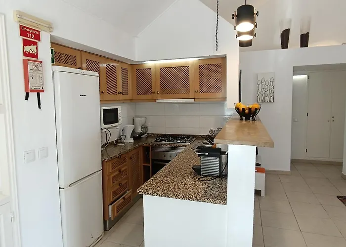 빌라 81 Great Spot Oura Beach, 알부페이라