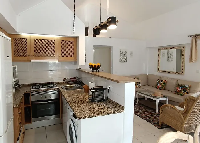 빌라 81 Great Spot Oura Beach,