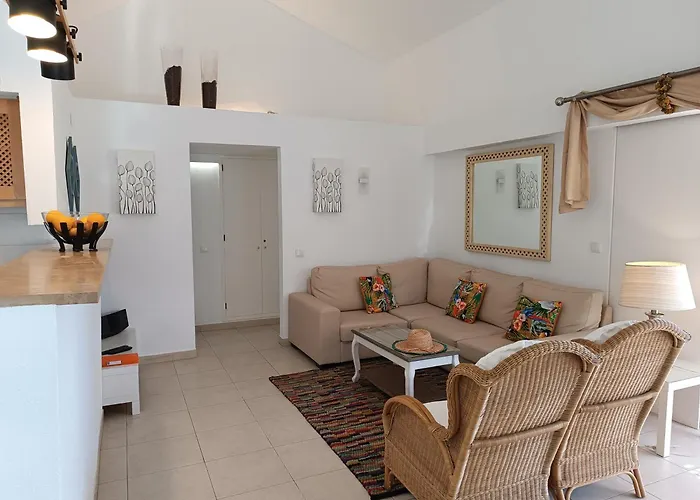 81 Great Spot Oura Beach, 빌라 알부페이라