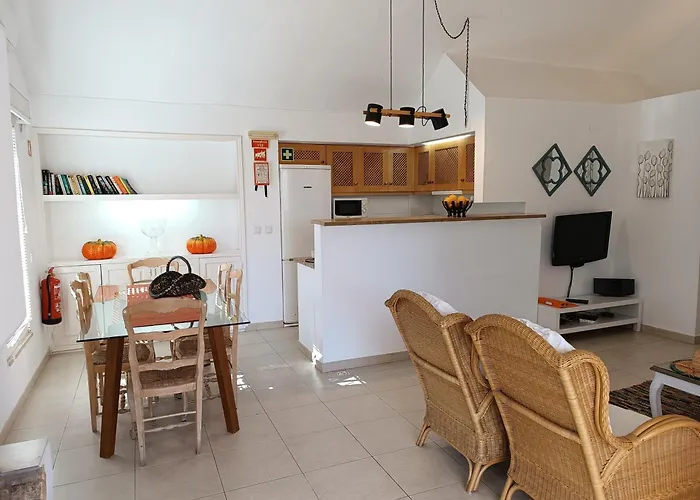 81 Great Spot Oura Beach, Villa